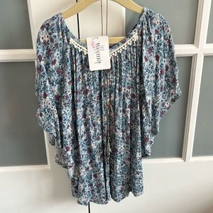 Kids blouse with necklace